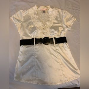 Free 2 Luv blouse size L color white used excellent condition
